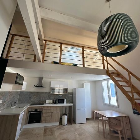 Appartement Avec Vue Sur L Eglise Des Saintes ภายนอก รูปภาพ