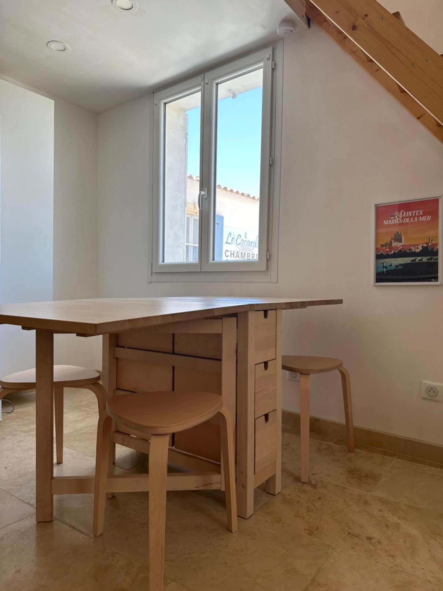 Appartement Avec Vue Sur L Eglise Des Saintes ภายนอก รูปภาพ