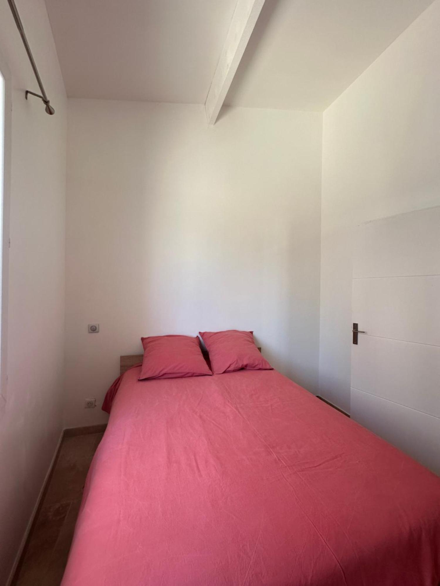 Appartement Avec Vue Sur L Eglise Des Saintes ภายนอก รูปภาพ