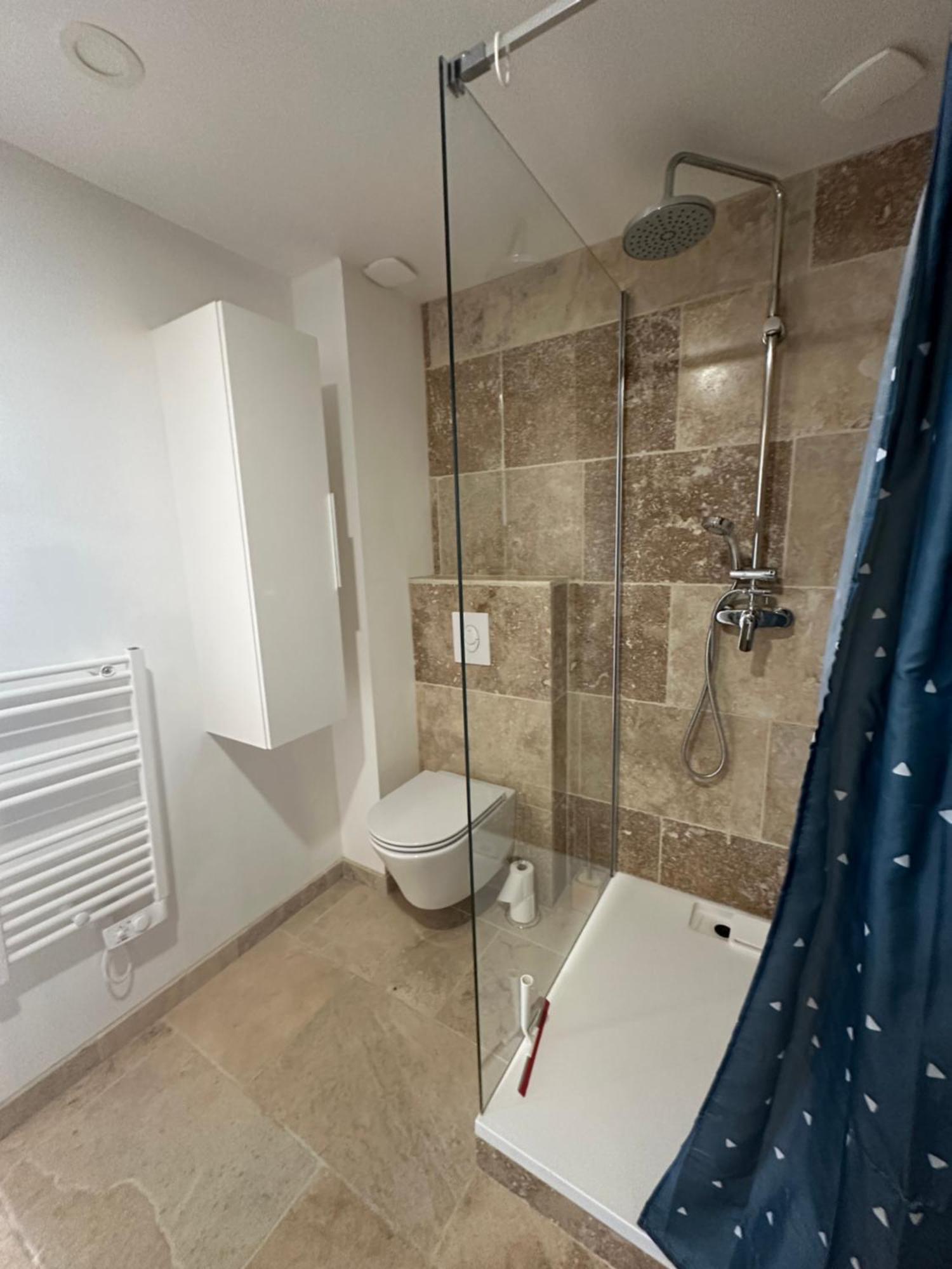 Appartement Avec Vue Sur L Eglise Des Saintes ภายนอก รูปภาพ