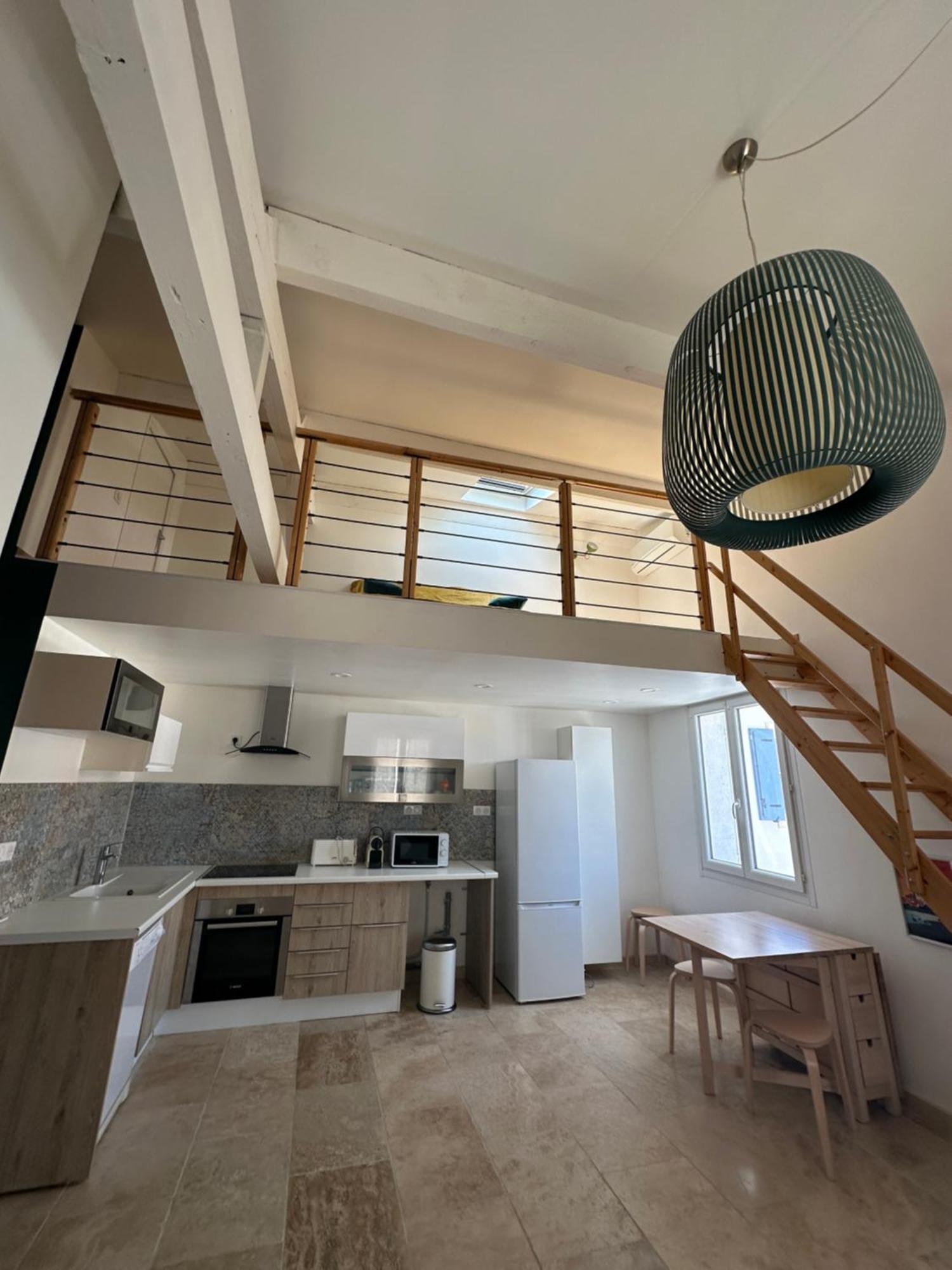 Appartement Avec Vue Sur L Eglise Des Saintes ภายนอก รูปภาพ