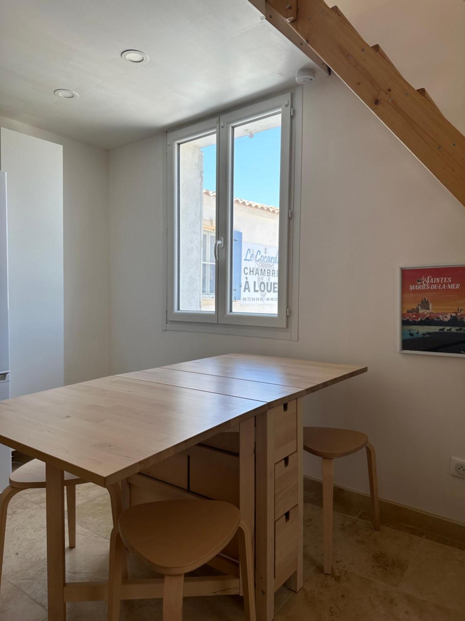 Appartement Avec Vue Sur L Eglise Des Saintes ภายนอก รูปภาพ