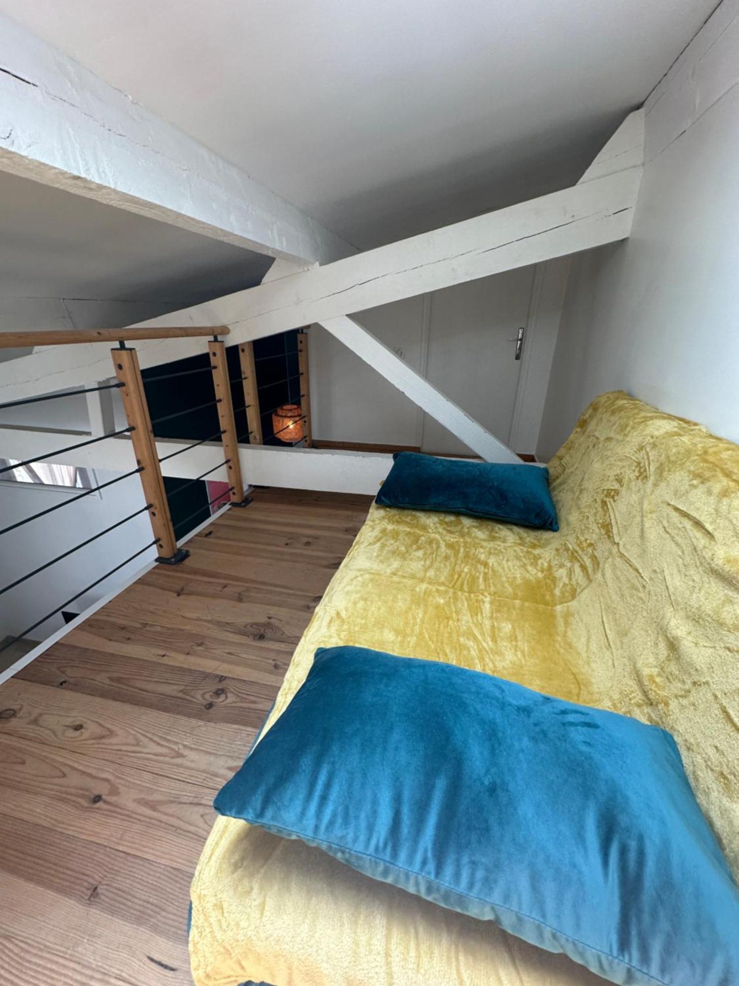 Appartement Avec Vue Sur L Eglise Des Saintes ภายนอก รูปภาพ