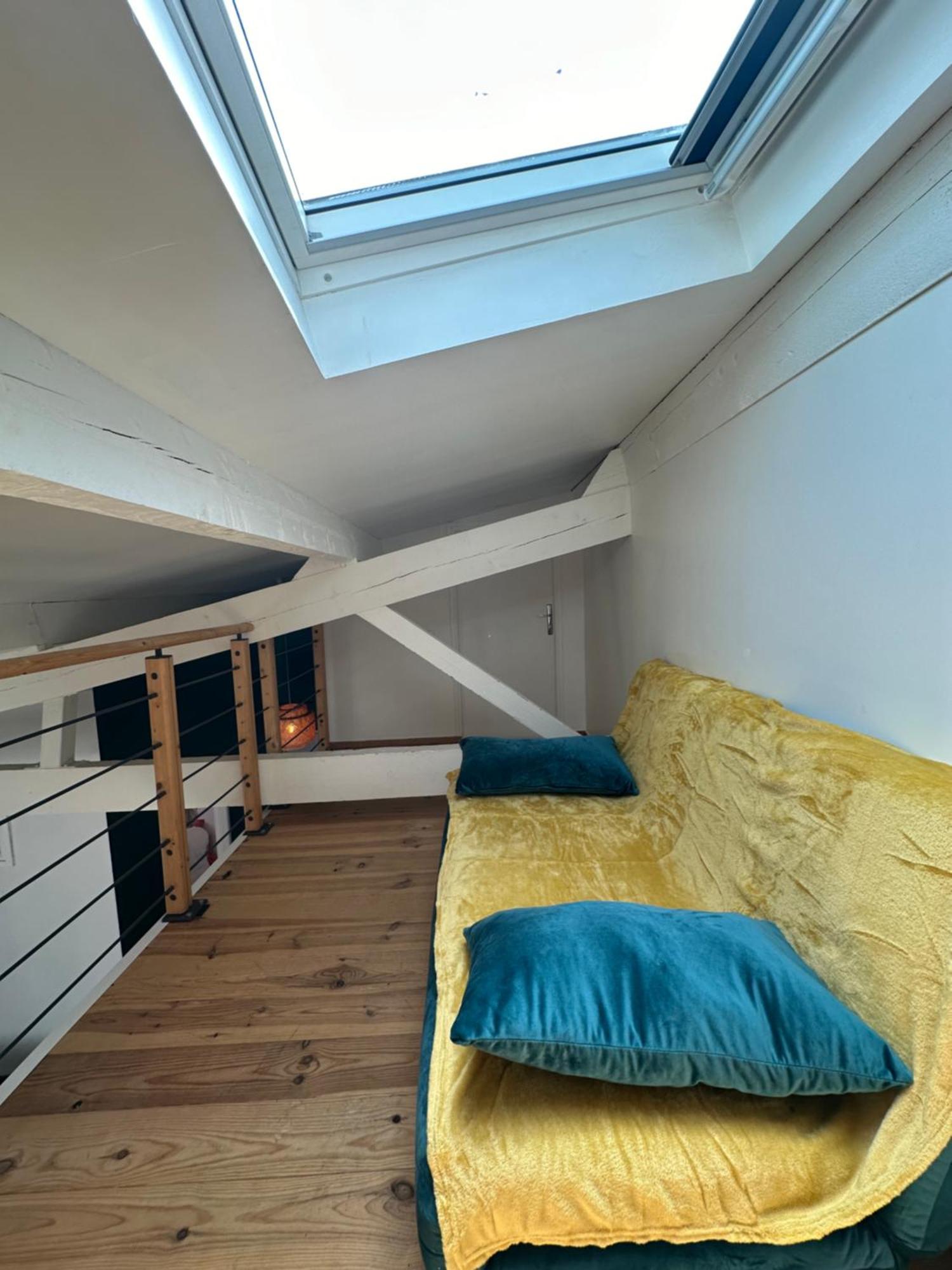 Appartement Avec Vue Sur L Eglise Des Saintes ภายนอก รูปภาพ