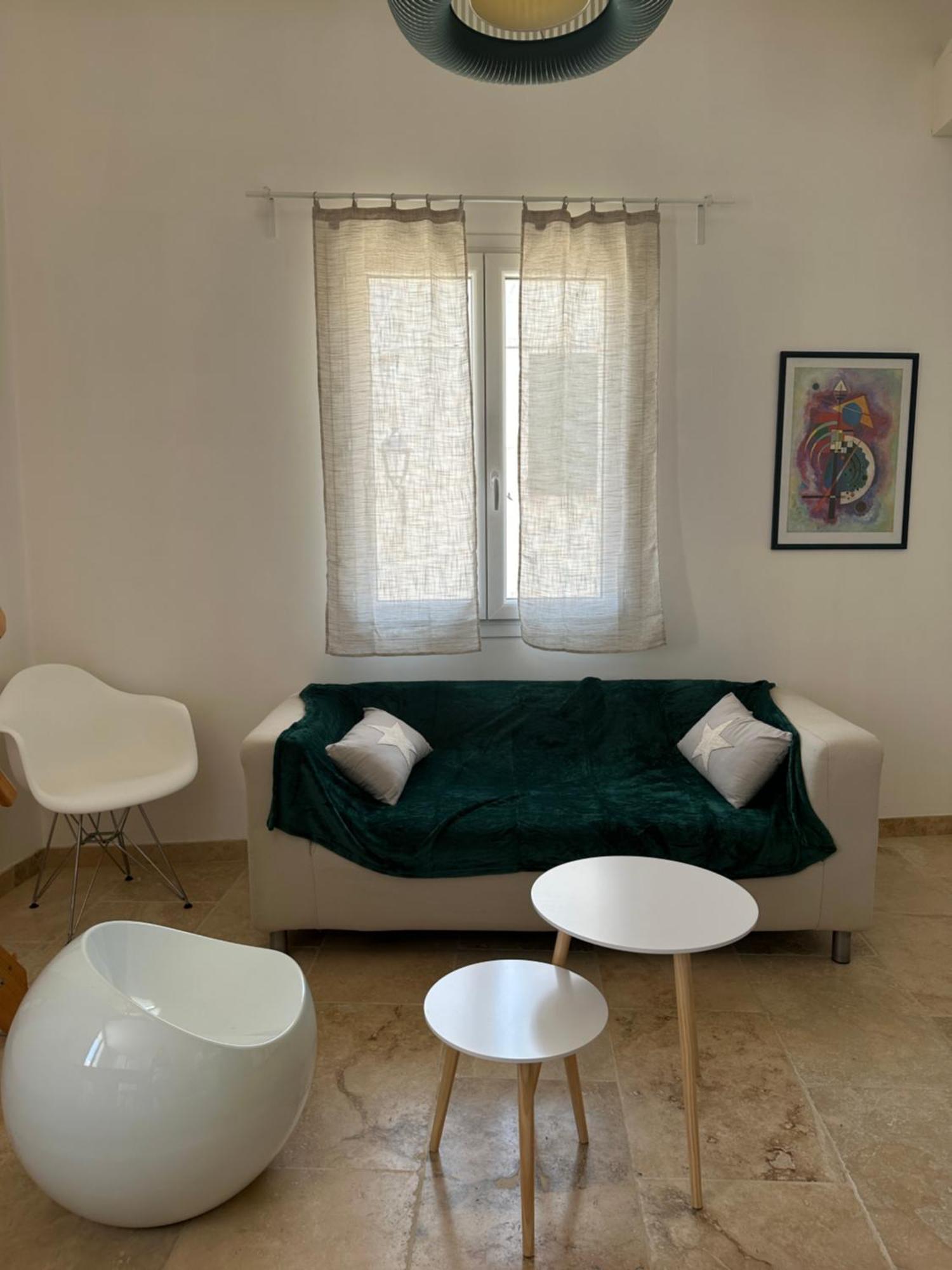 Appartement Avec Vue Sur L Eglise Des Saintes ภายนอก รูปภาพ