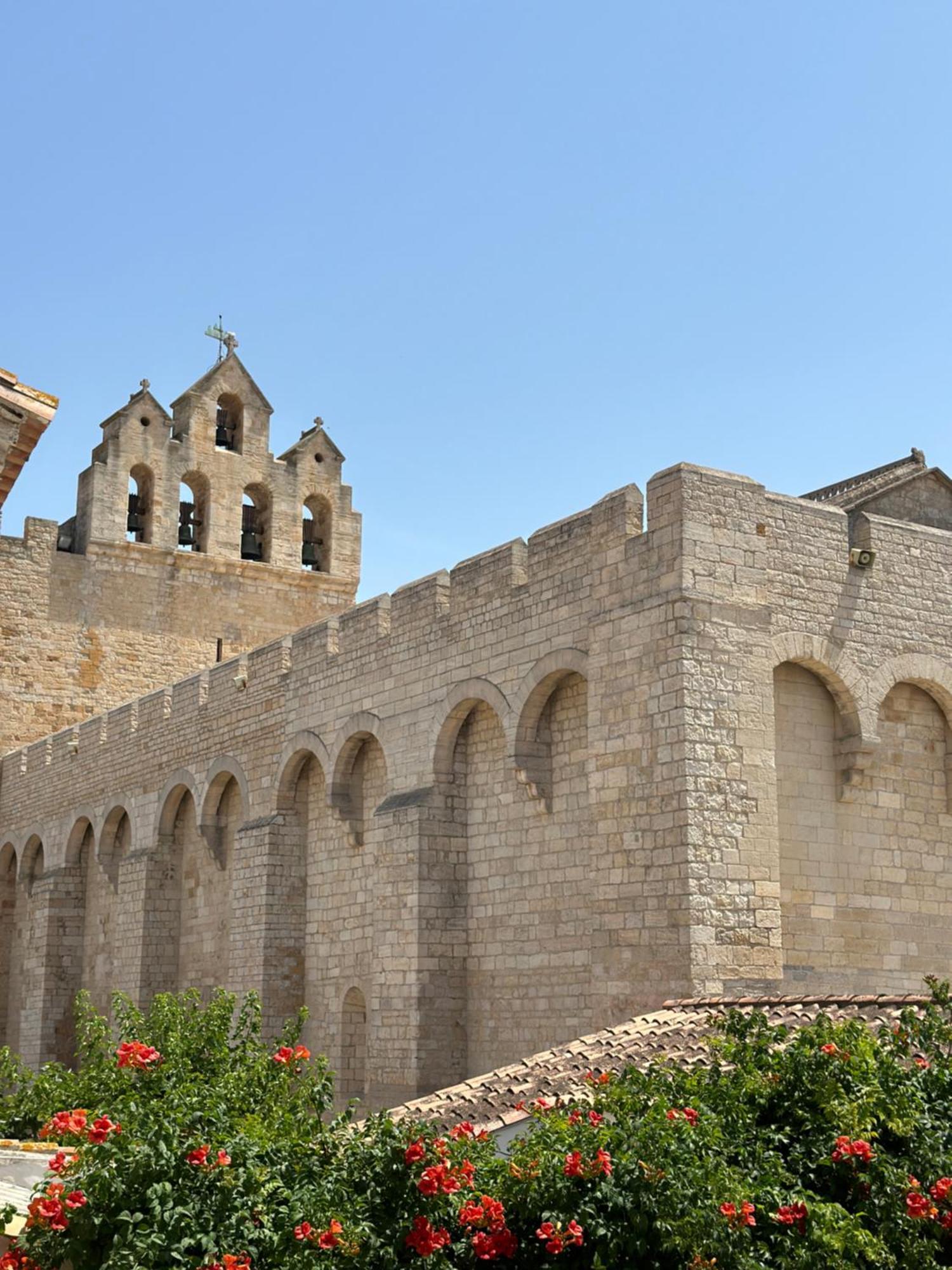 Appartement Avec Vue Sur L Eglise Des Saintes ภายนอก รูปภาพ